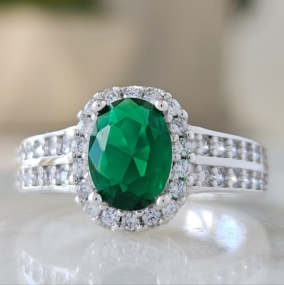 Oval Green Emerald Gemstone ring, 925 Sterling Silver Charmed Aroma 2017 - Picture 1 of 3